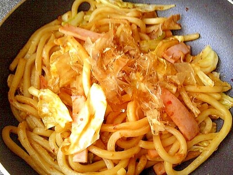 ハムとキャベツのあっさり醤油味の焼きうどん